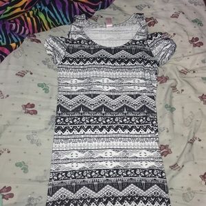 Opened sleeves body con dress